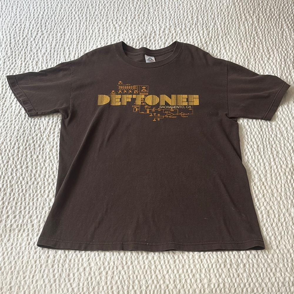 Vintage Deftones band merch shirt